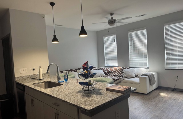 1-bedroom apartment, 5 miles from Downtown Indianapolis