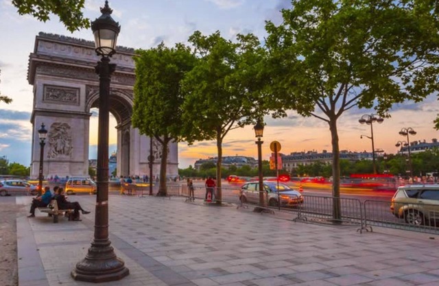 1 Bedroom Apartment With Aircon In Champs Elysees