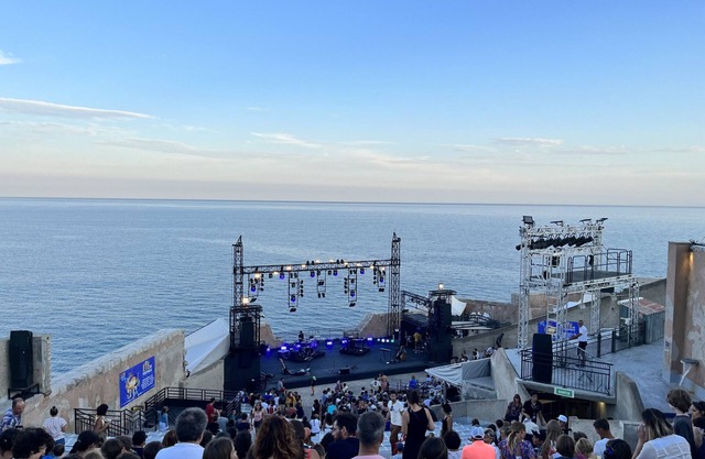 1-bedroom apartment with garage and pool in Sète