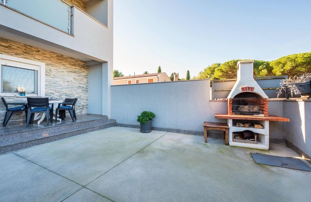 1 bedroom cozy apartment in Valbandon