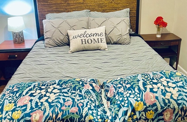 1 bedroom, electronic lock, cozy and clean!