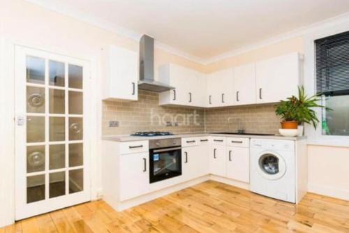 1 bedroom ground floor flat with garden