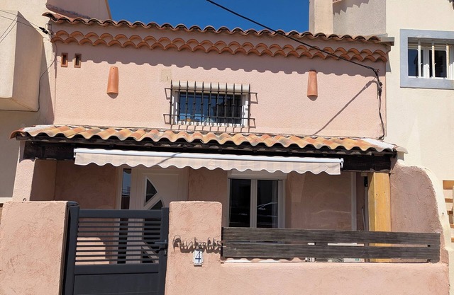 1 bedroom private vacation home in martigues