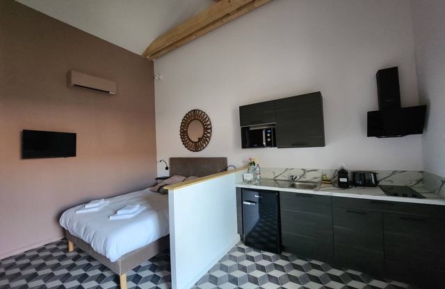 1 Bedroom Private vacation home in SavignÃ©