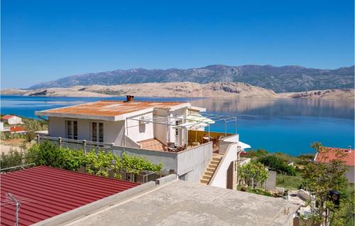 1 Bedroom Stunning Apartment In Bosana