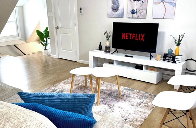 1 Bedroom Urban Retreat with Patio & Gym!