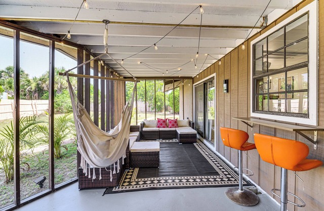 1 Block to Beach & Eats: Modern Indialantic Apt