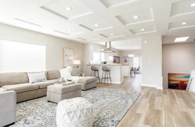 1 Block to Sand Huge 4BR/3BA Modern Duplex