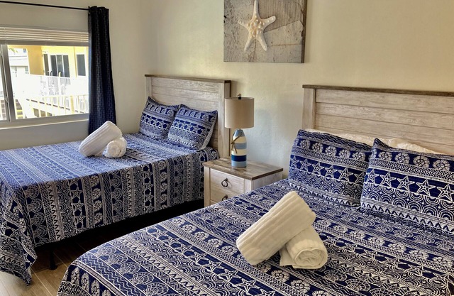 1 Block to the Beach, S Ocean Dr Condo