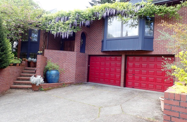 1 block to Washington Park & short walk to shops, eateries on NW 23rd, Downtown