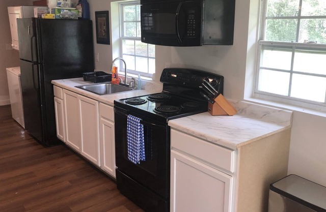 1 Br Guesthouse- Firepit, Washer/Dryer, Convenient