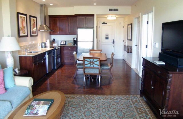 1 BR Minutes from Beach Sleeps 4
