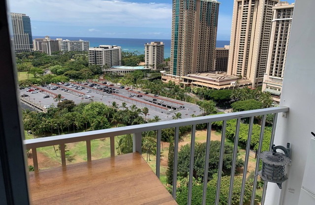 1 BR Top floor stunning views from 2 Lanais. Jeep & Parking Available thru Turo