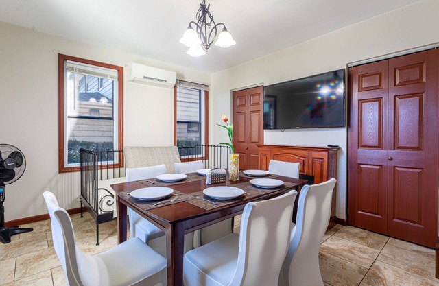 ⭐️ 1 Bus Stop to NYC✈️EWR Airport 4BR House+Hot Tub+Free Parking