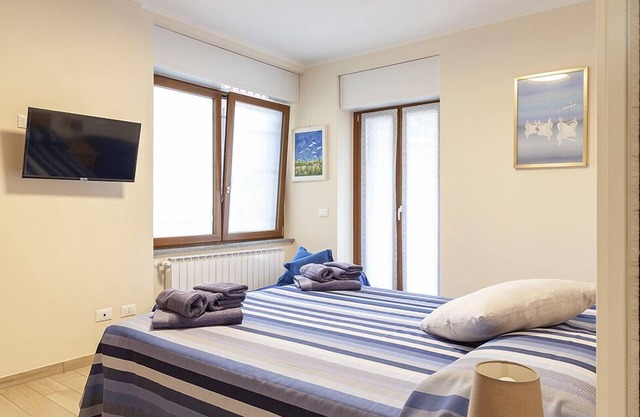 1-Double bed, two singles, Private bathroom