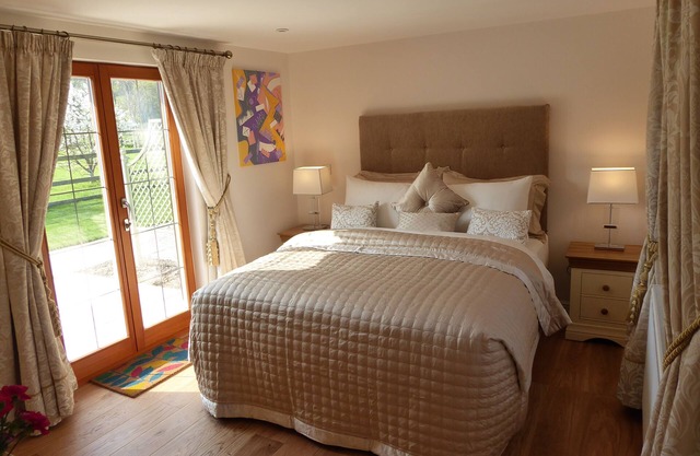 1 double room in cosy private cottage, Henley on Thames