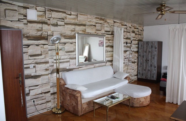 1. Floor 2- room apartment, 2x bathroom, 2x air conditioning, balcony, sea view