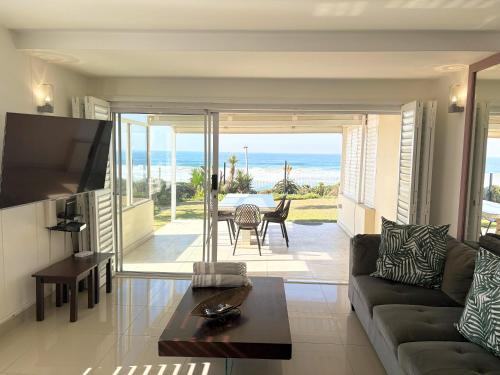 1 Glitter Bay - Panoramic seaviews - Umhlanga Beach access - 3BR Garden unit