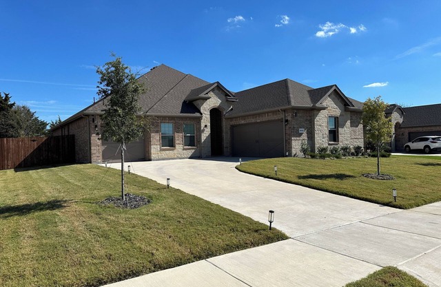 1 Level Almost Brand New 3-bed in Midlothian. Secure/Safe Neighborhood!