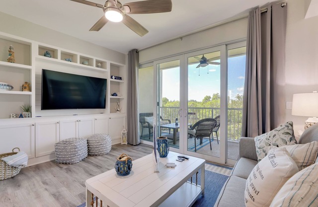 1 Mi to Beach: Coastal-Zen Ruskin Retreat!