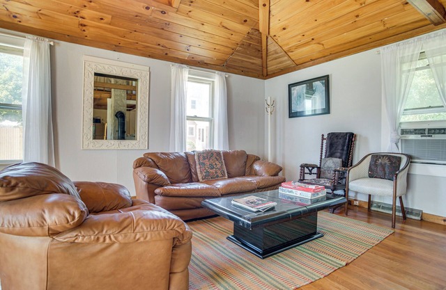 < 1 Mi to Beaches: Home w/Deck in Oak Bluffs