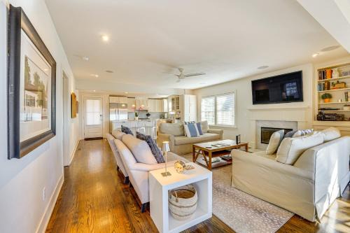 1 Mi to Dtwn Fayetteville Home with Fenced Yard