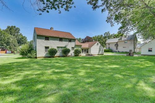 1 Mi to Dtwn Salem Apt with Shared Yard!