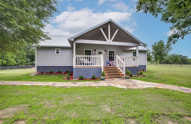 < 1 Mi to Lake Fork: ‘Appy Haven’ in Yantis
