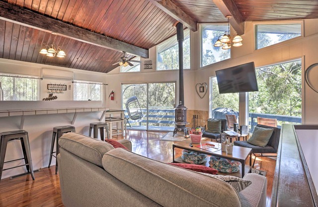 1 Mi to Lake Gregory: Mtn-View Cabin w/Deck