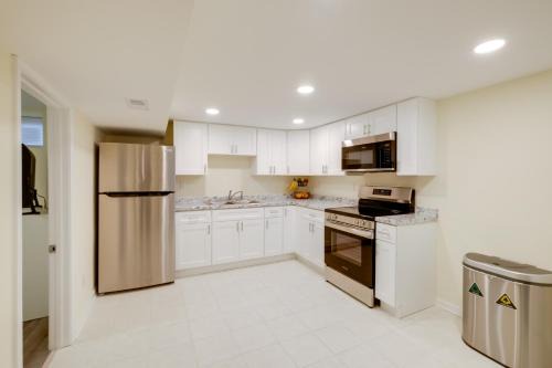 1 Mi to Metro DC Area Apt with Fenced Yard!