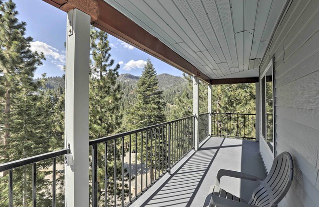 < 1 Mi to Slopes! 'heavenly Daze Chalet' in Tahoe