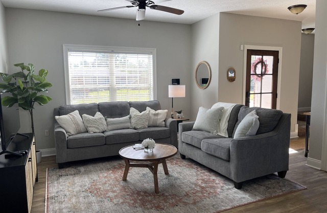 ⭐️ 1 mile from Casinos ⭐️ Spacious and updated townhome