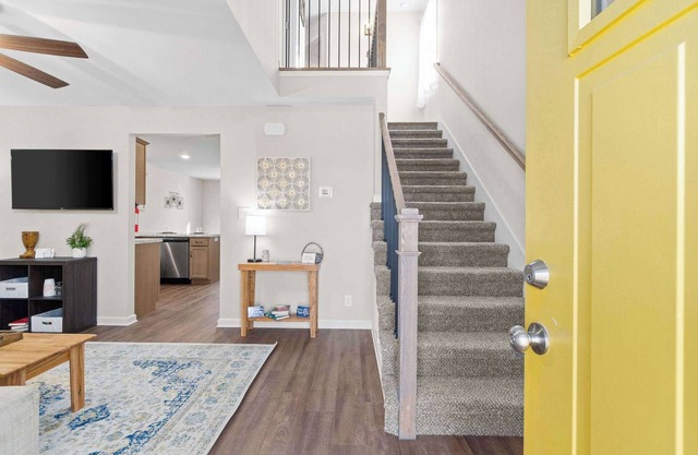1-Mile to Downtown Clarksville! Queen-City Charmer