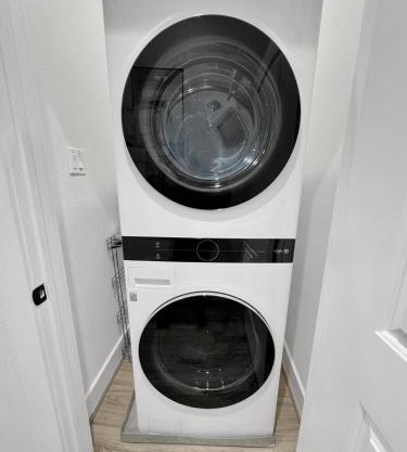 1 Miles From HDT KingBed FreeParking Laudry