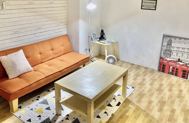 1 min to mrt/ 3-bedroom sleeps 7/ best deal for travelers