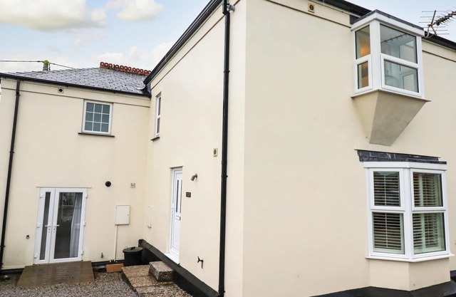 1 OLD TALBOT COTTAGES, pet friendly, with a garden in Lostwithiel