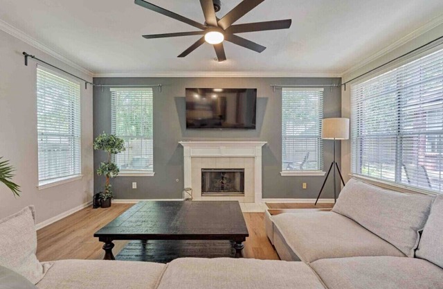 1 Story/3BR/Easy Access to all Woodlands amenities