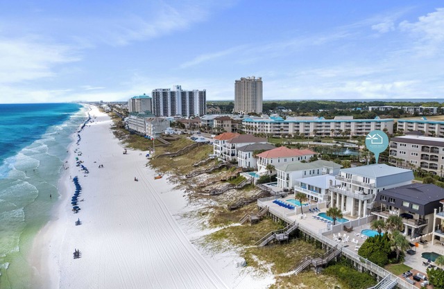 10 Bedroom Gulf Front Newly Renovated Diamond with Private Pool, Beach Chairs