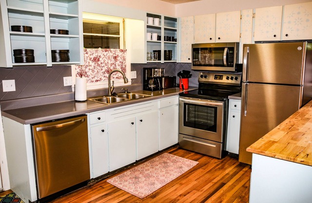 *10% Discount off weekdays through Dec 23- New Reservations Only*