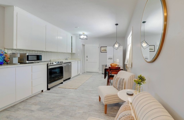 10 Mi to Dtwn Phoenix: Studio w/Outdoor Kitchen!