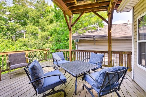 10 Mi to Keeneland Family Home with Deck and Yard