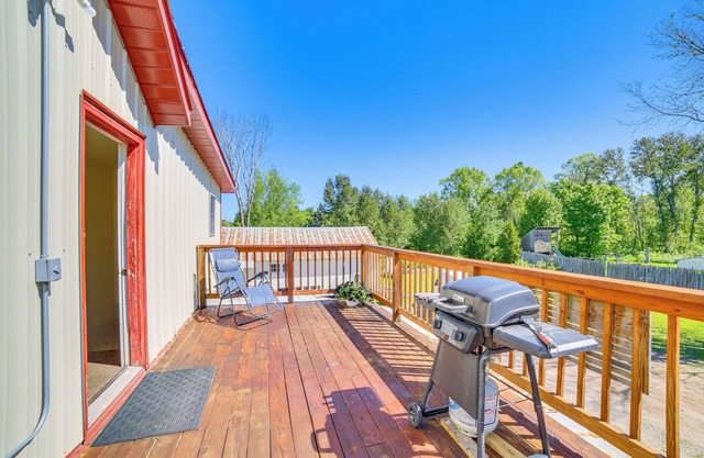 10 Mi to Lake Superior: Eben Junction Townhome!