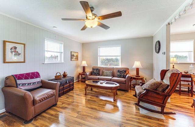 10 Mi to New River State Park: Rural Home w/Views