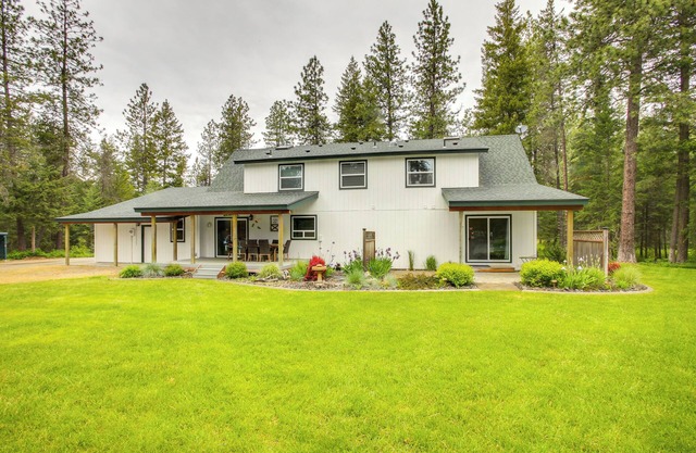 10 Mi to Silverwood: Secluded Getaway!