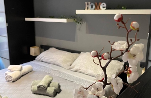 10 min from Lake Como, parking, wifi, air conditioning