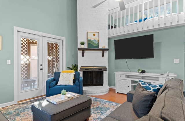 10 mins from ECU/Peaceful/Skylight Loft