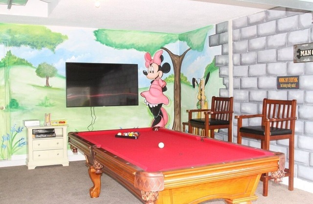10 MINUTES FROM DISNEY - MAKE THIS YOUR HOME AWAY FROM HOME.