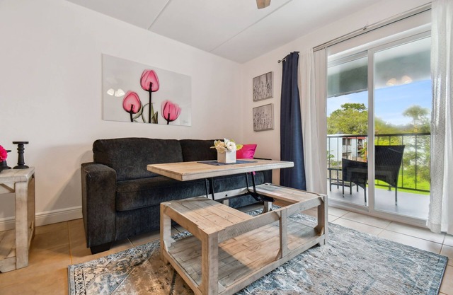 10 minutes to Busch Gardens and USF - perfect for families and couples!