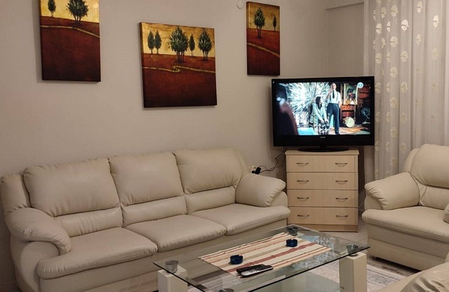 10 munites walk to city center 10 munites walk to beach