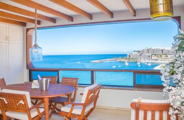 100 m2 Penthouse on the beach.
